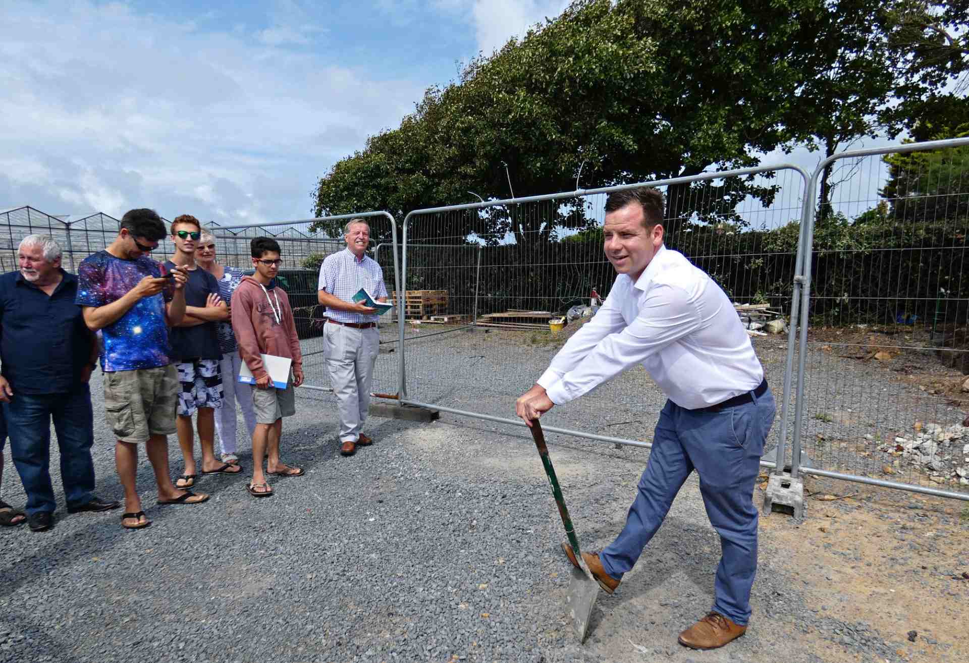 Matt Gregor Digging