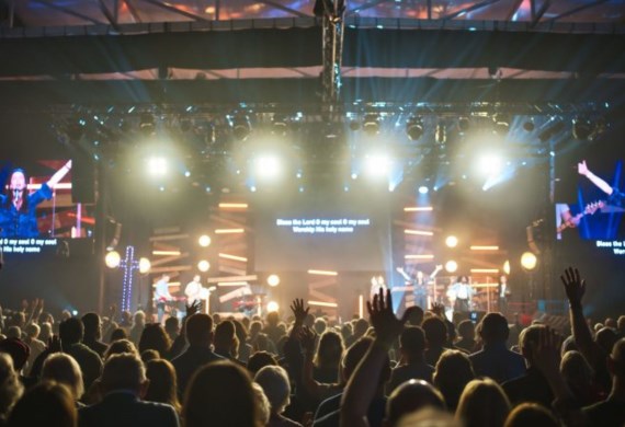 Powerful wave of worship